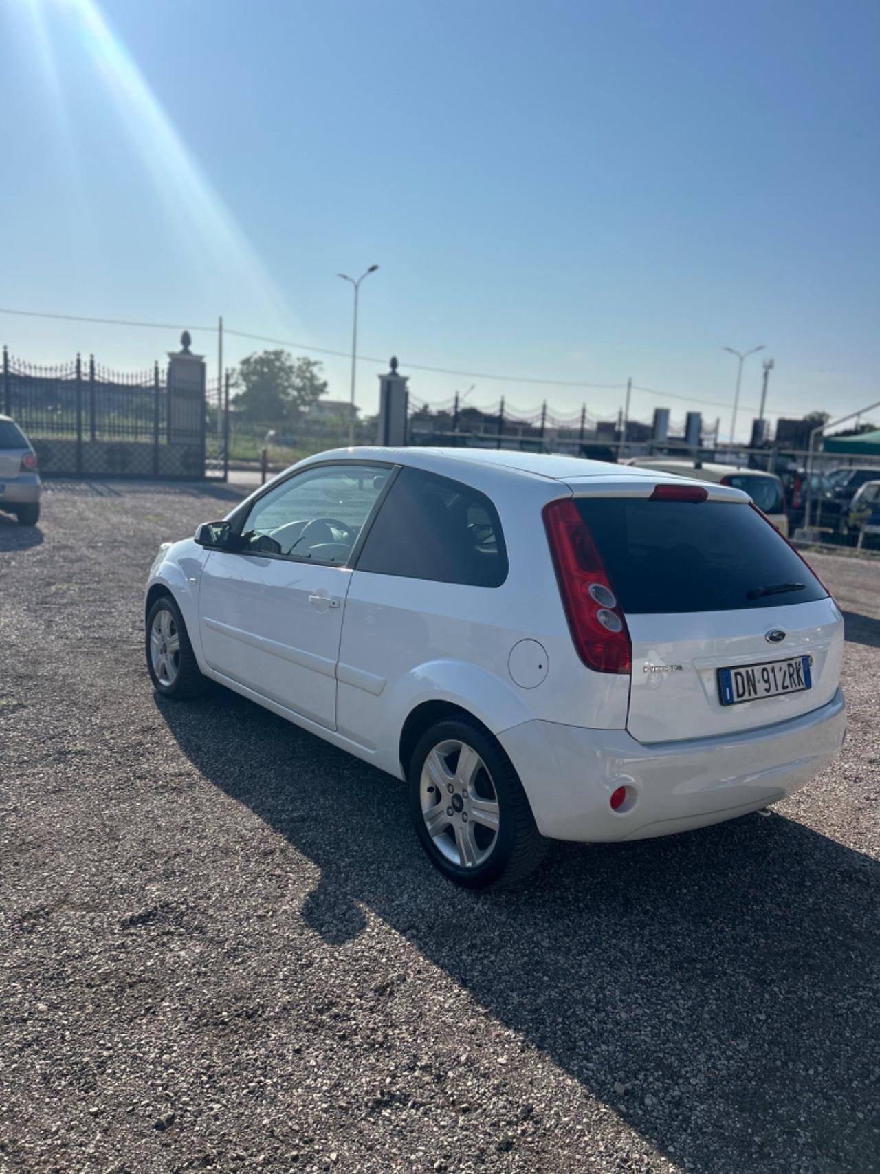 Ford Fiesta 1.2 16V 3p. Ghia