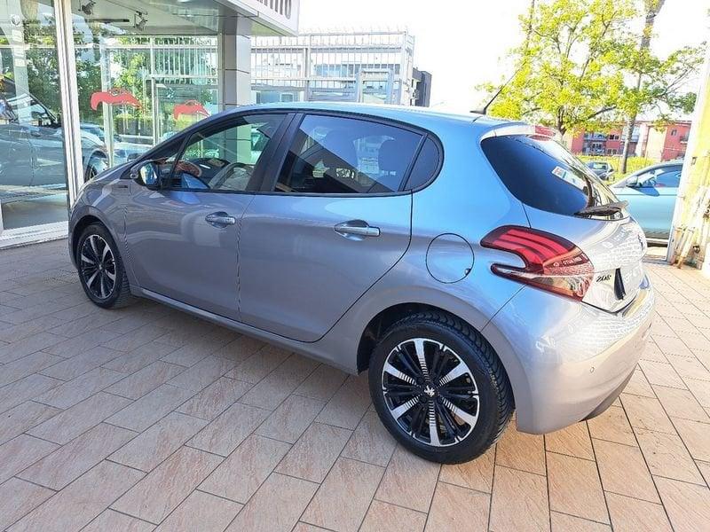 Peugeot 208 PureTech 82 5 porte Signature