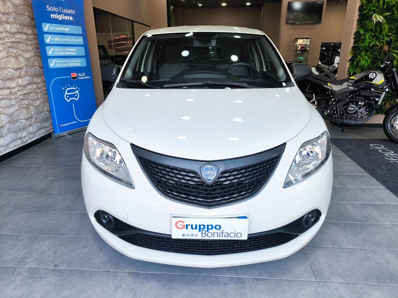 Lancia Ypsilon 1.0 FireFly 5 porte S&S Hybrid Ecochic Silver