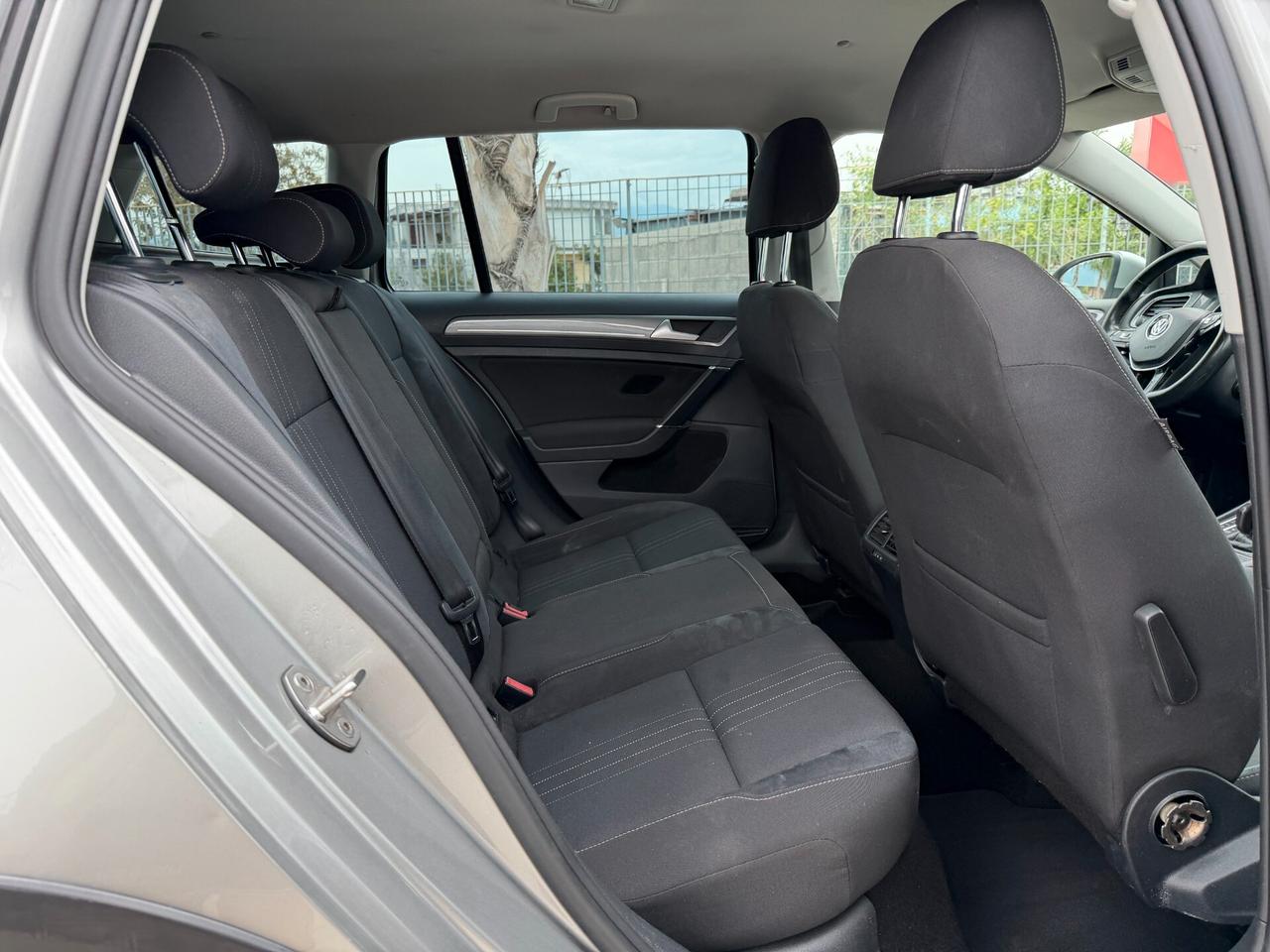 VOLKSWAGEN GOLF VAR. DSG 4MOT 2015 2.0 DIESEL/GPL 184 CV