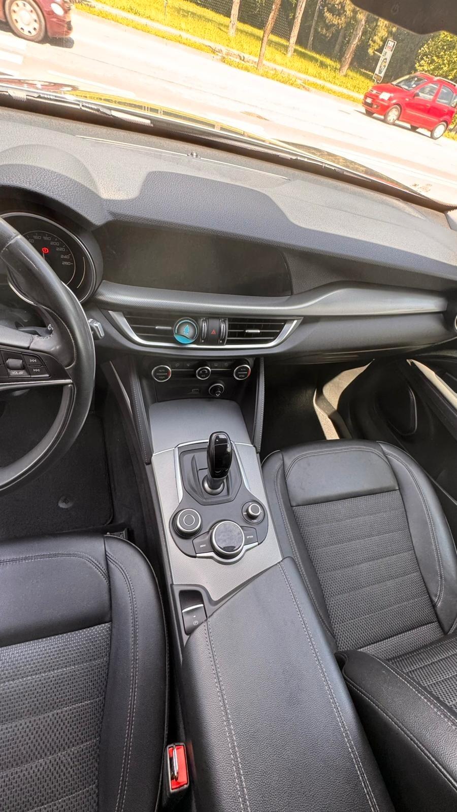 Alfa Romeo Stelvio 2.2 Turbodiesel 210 CV AT8 Q4 Executive