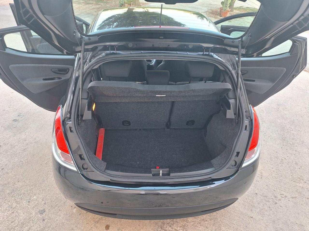 Lancia Ypsilon 1.0 Hybrid GOLD 2022