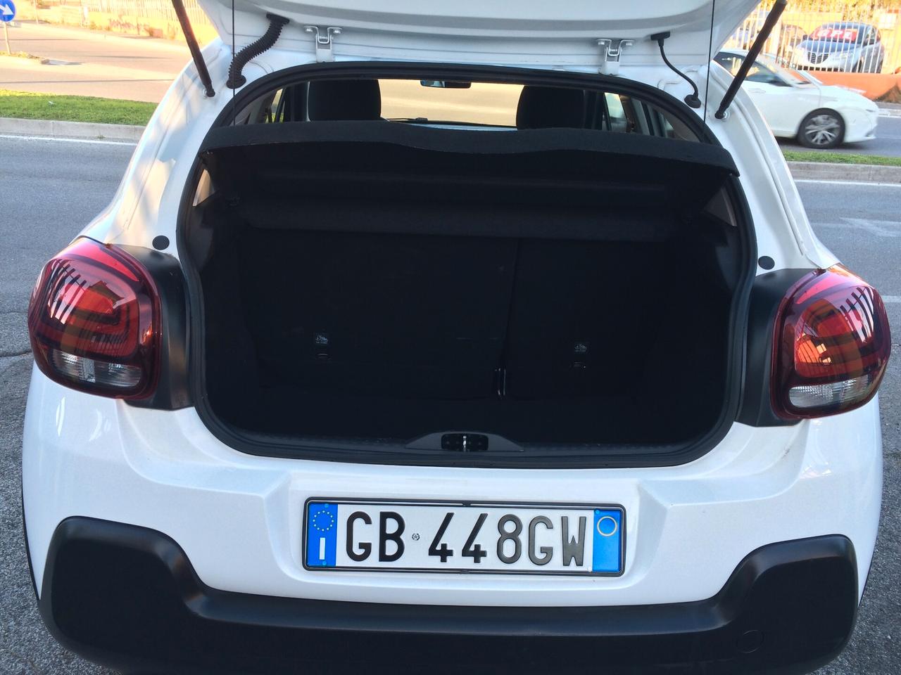 Citroen C3 PureTech 83 tagliandata con garanzia 12mesi auto per neopatentati!