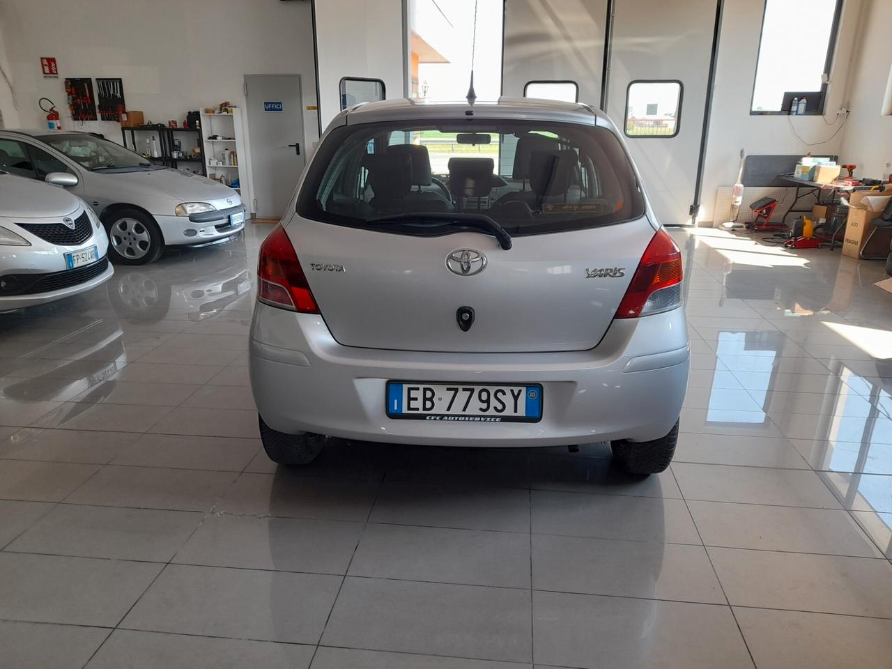 Toyota Yaris 1.0 5 porte Now