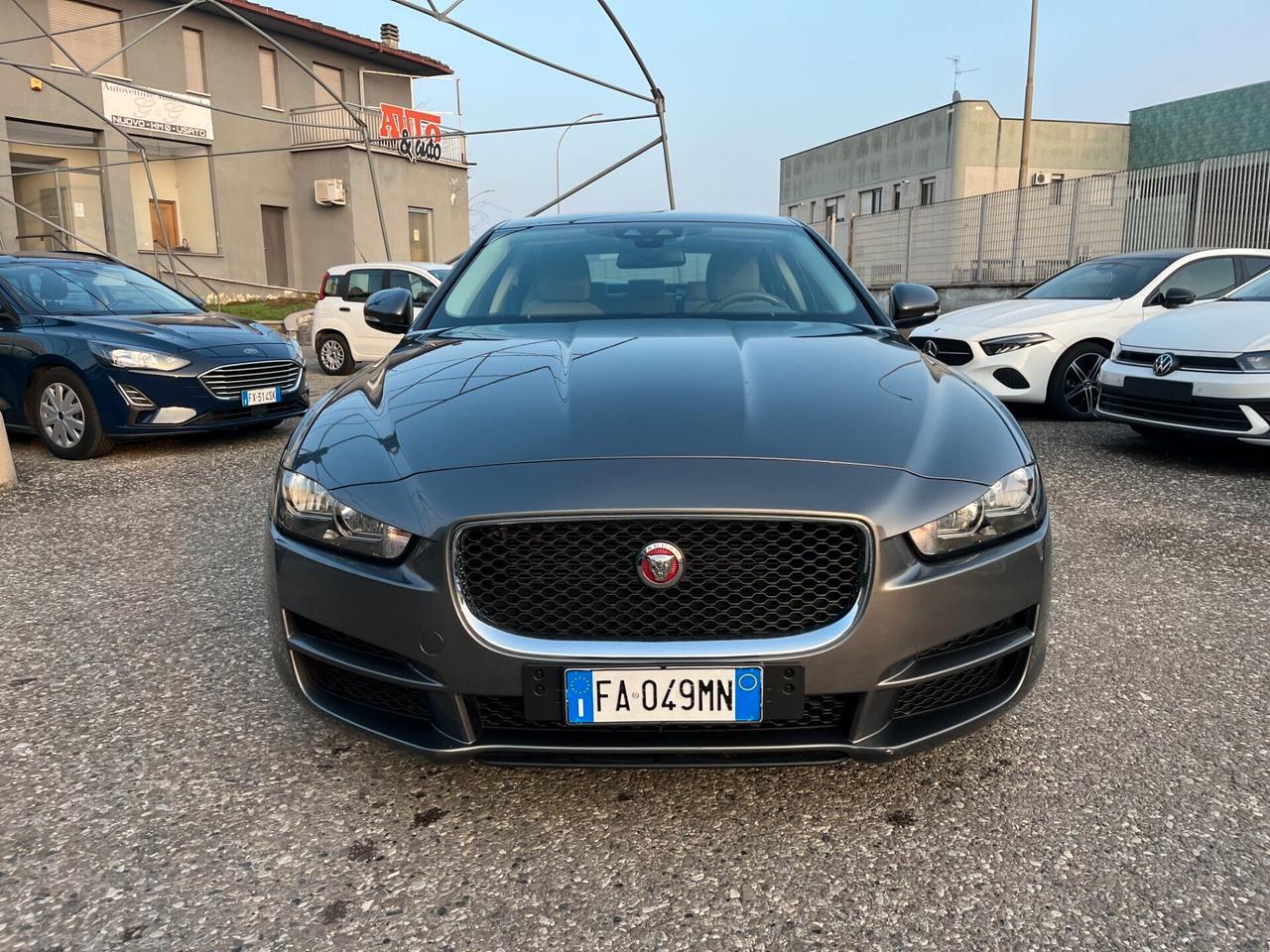 Jaguar XE 2.0 D Turbo 180CV aut. Pure