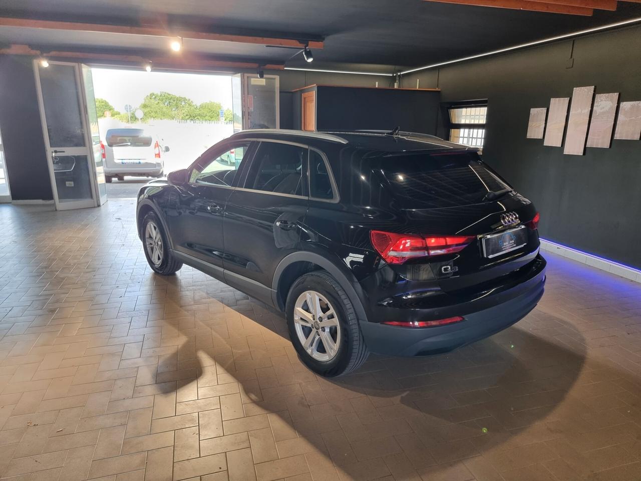 AUDI Q3 35 TDI S tronic Business • Virtual Cockpit • LED • Navi • Euro 6