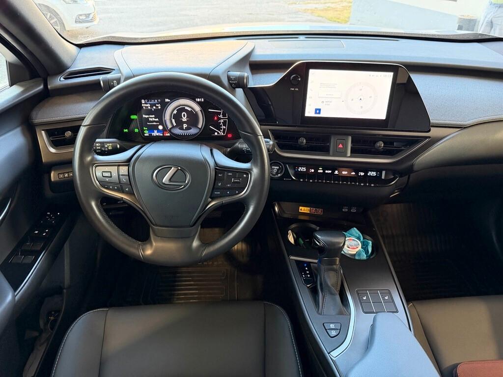 Lexus UX Hybrid 4WD Design