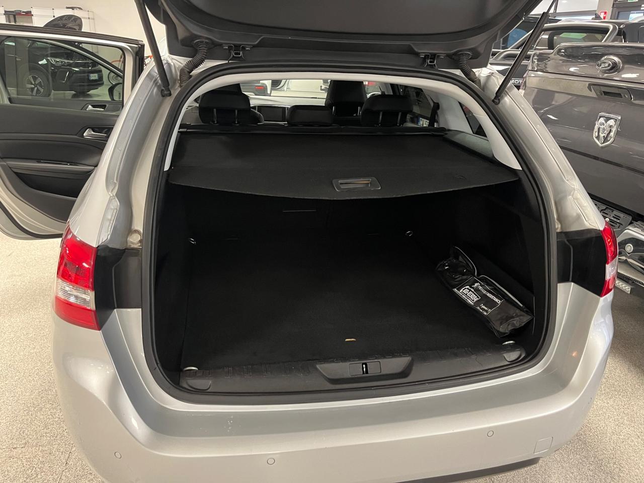 Peugeot 308 1.6 BlueHDi 120cv EAT6 SW Allure CinghiaFatta