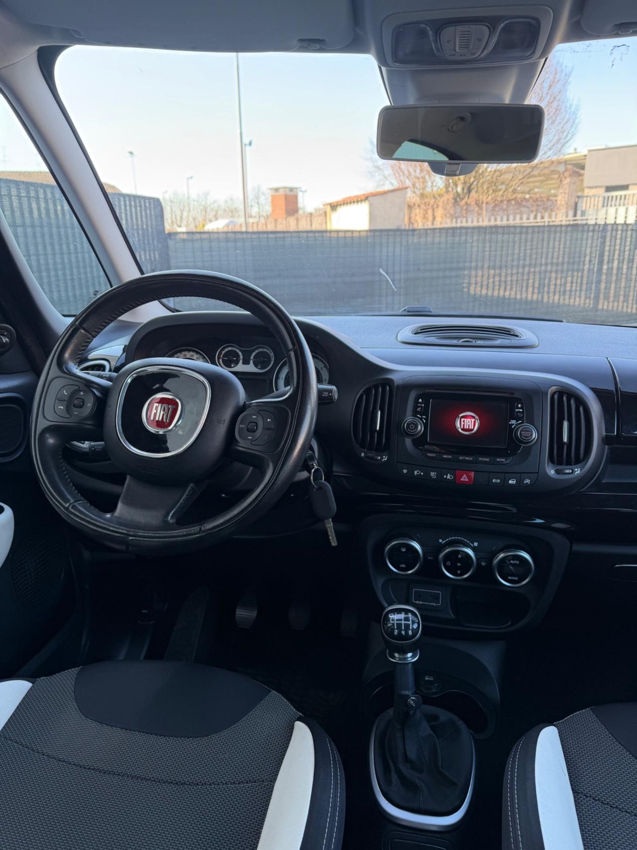 Fiat 500L Living 1.6D 105 CV BICOLOR TREKKING