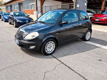 Lancia Ypsilon 1.2 16V Platino