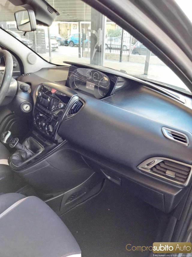 LANCIA Ypsilon 1.2 69 CV 5 porte Gold