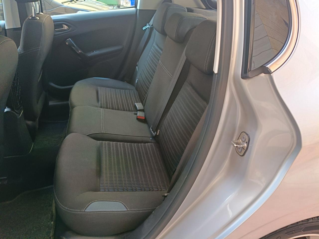 PEUGEOT 208 1.4 HDI-NEOPATENTATI-UNIPRO-Euro5890Euro