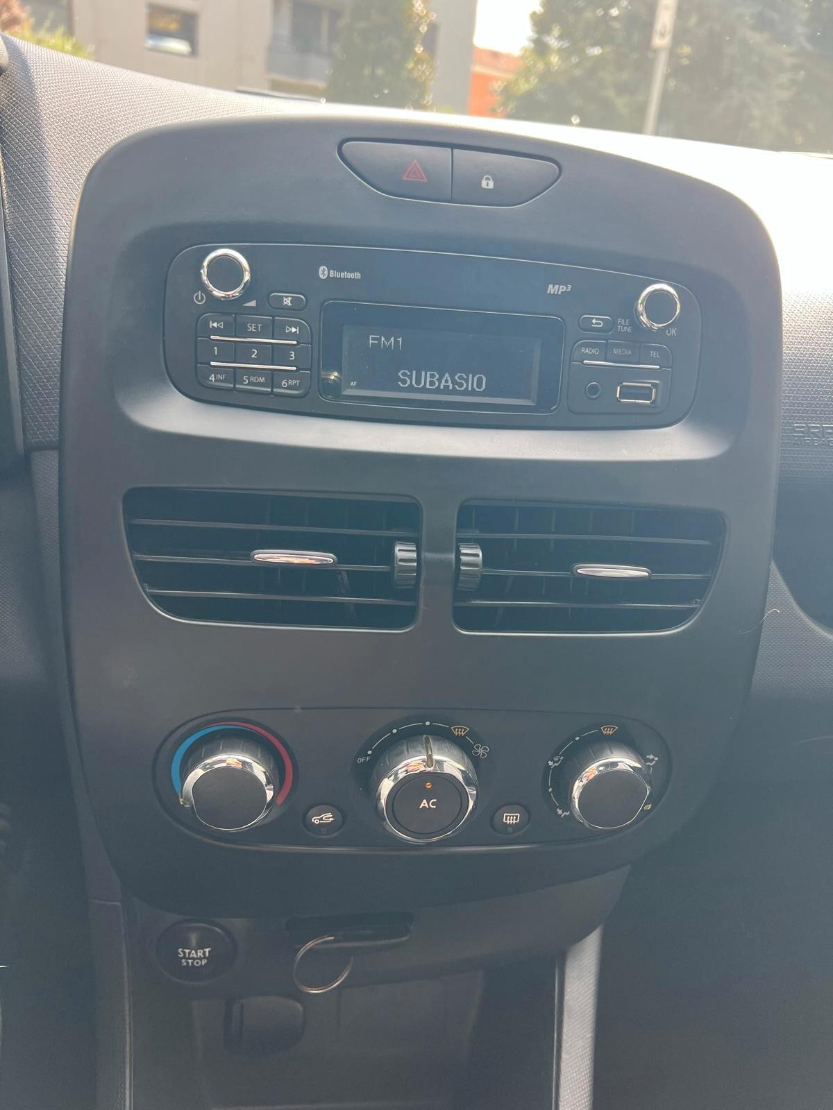 RENAULT CLIO 1.2 5P 73CV LIVE NEOPATENTATI