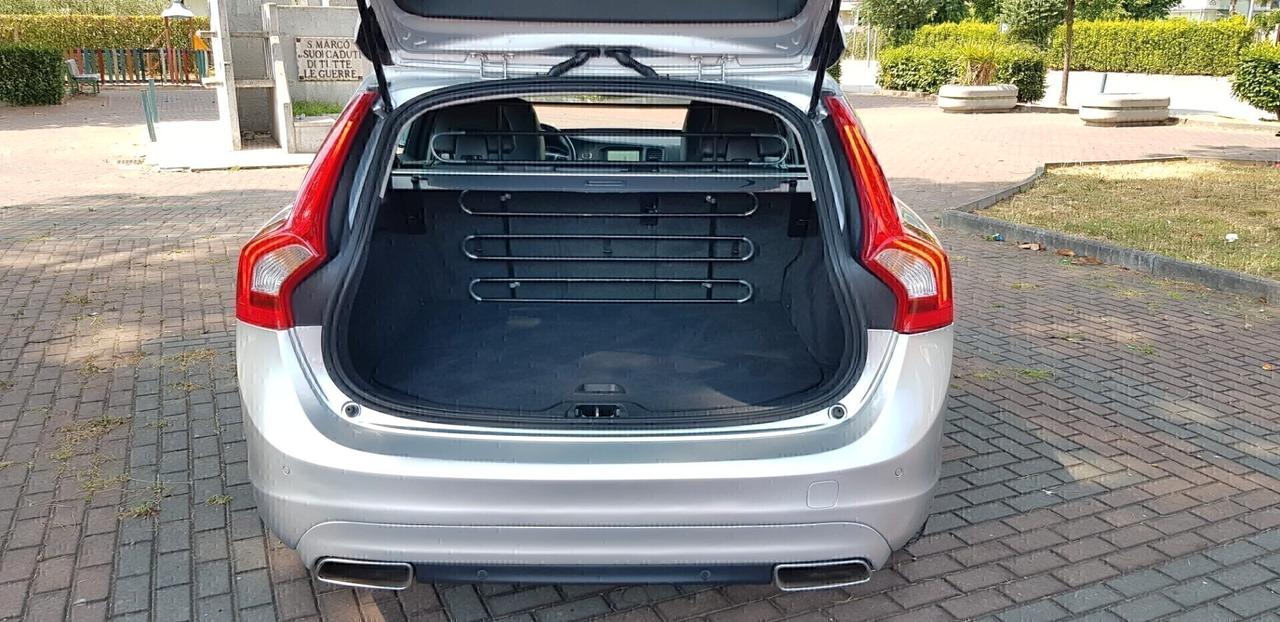 Volvo V60 2.0 d 150 cv D3 Geartronic Volvo Ocean Race,pelle,cambio automatico,navi,cruise control,cerchi 18