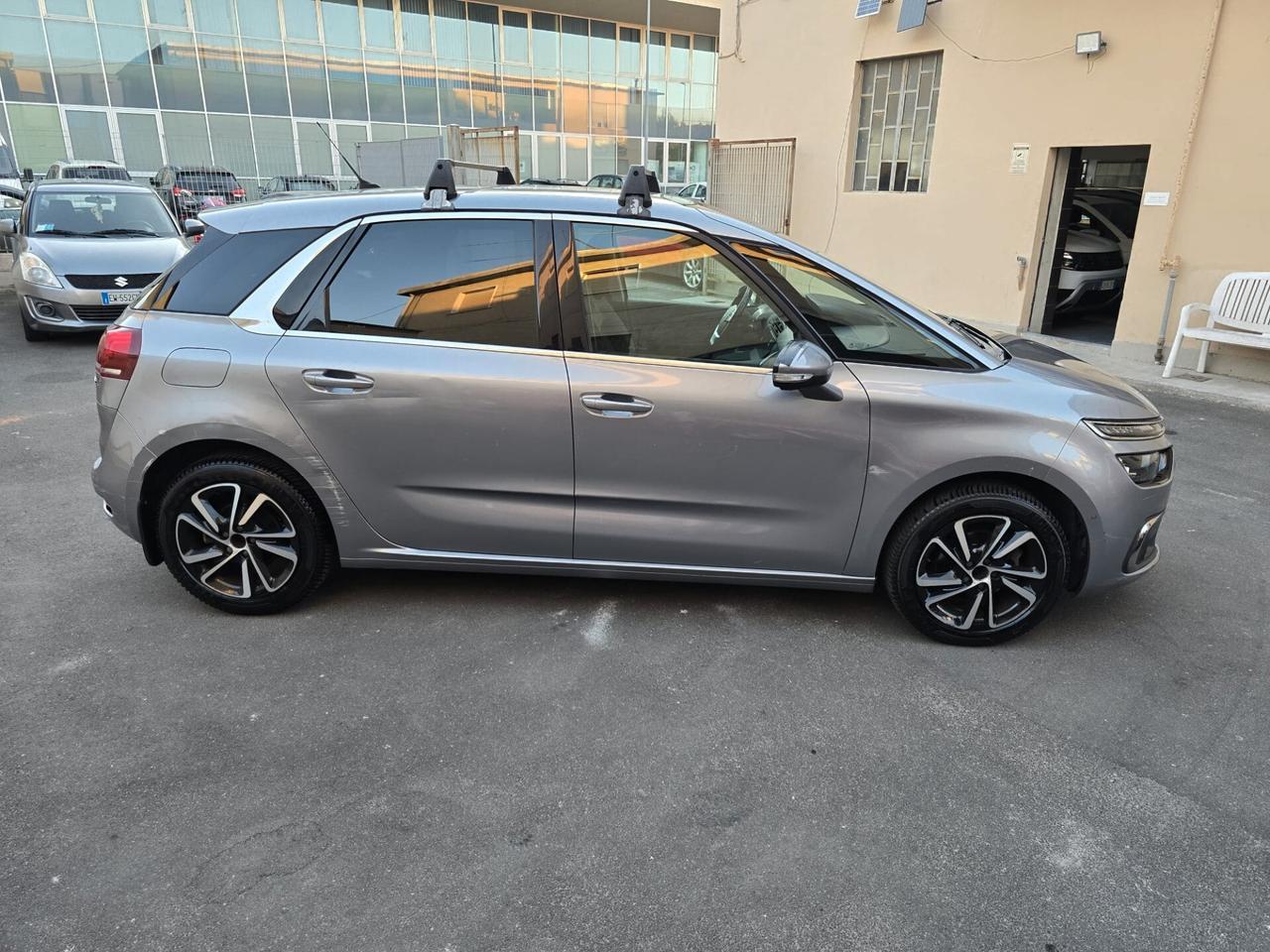 Citroen C4 Picasso BlueHDi 120 S&S Shine possibilita garanzia 12 mesi perfetta