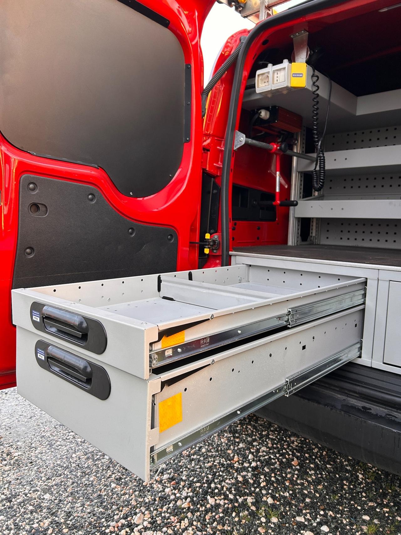 Fiat Fiorino 1.3 mjt Diesel 95 CV *CASSETTIERE*SCAFFALATURE*PORTASCALE*fatturabile*