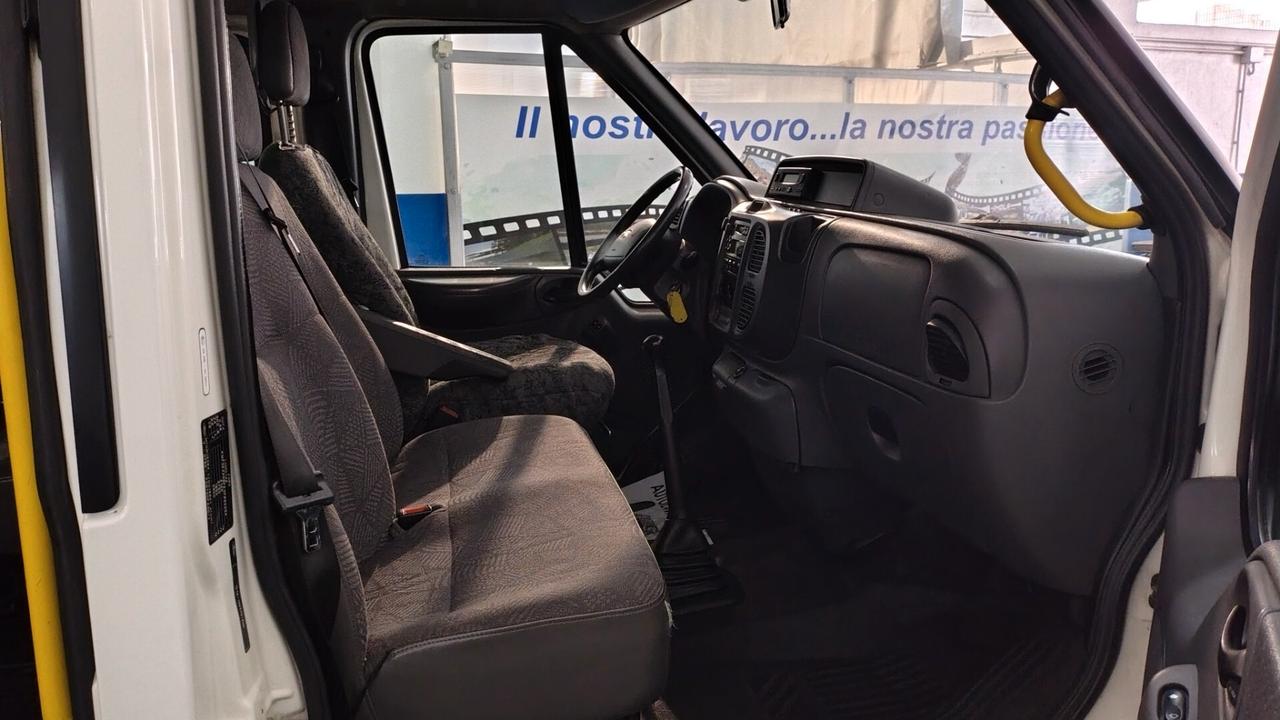 Ford Transit 100 T280 17 posti
