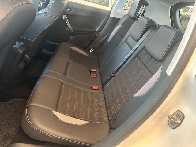 PEUGEOT 2008 AUTOMATICO SOLI 77 MILA KM! FULL