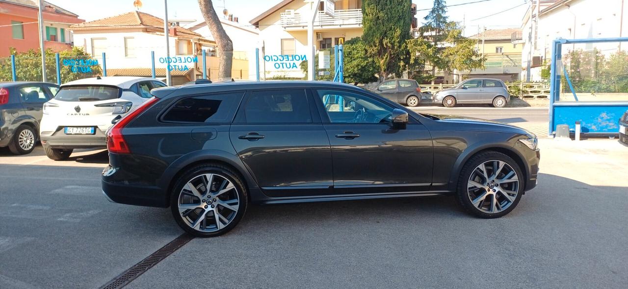 Volvo V90 Cross Country D4 AWD Geartronic Ocean Race