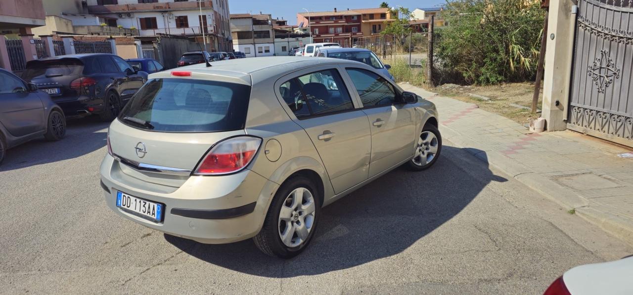 Opel Astra 1.4 16V Twinport 5 porte Club