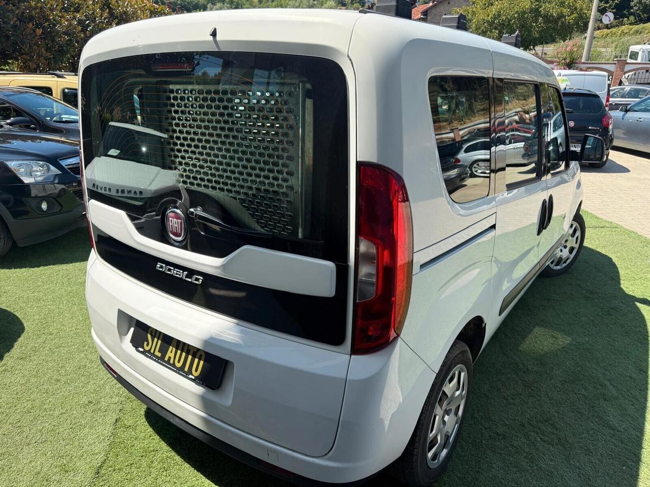Fiat Doblò 1.6 MJT 16V 120CV / con PEDANA PER CARROZZINA
