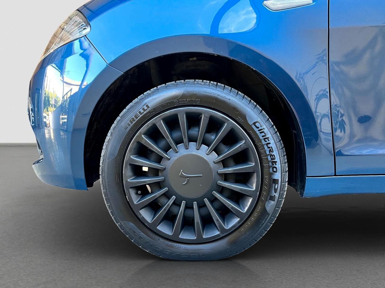 Lancia Ypsilon 1.0 FireFly 5 porte S&S Hybrid Ecochic Silver