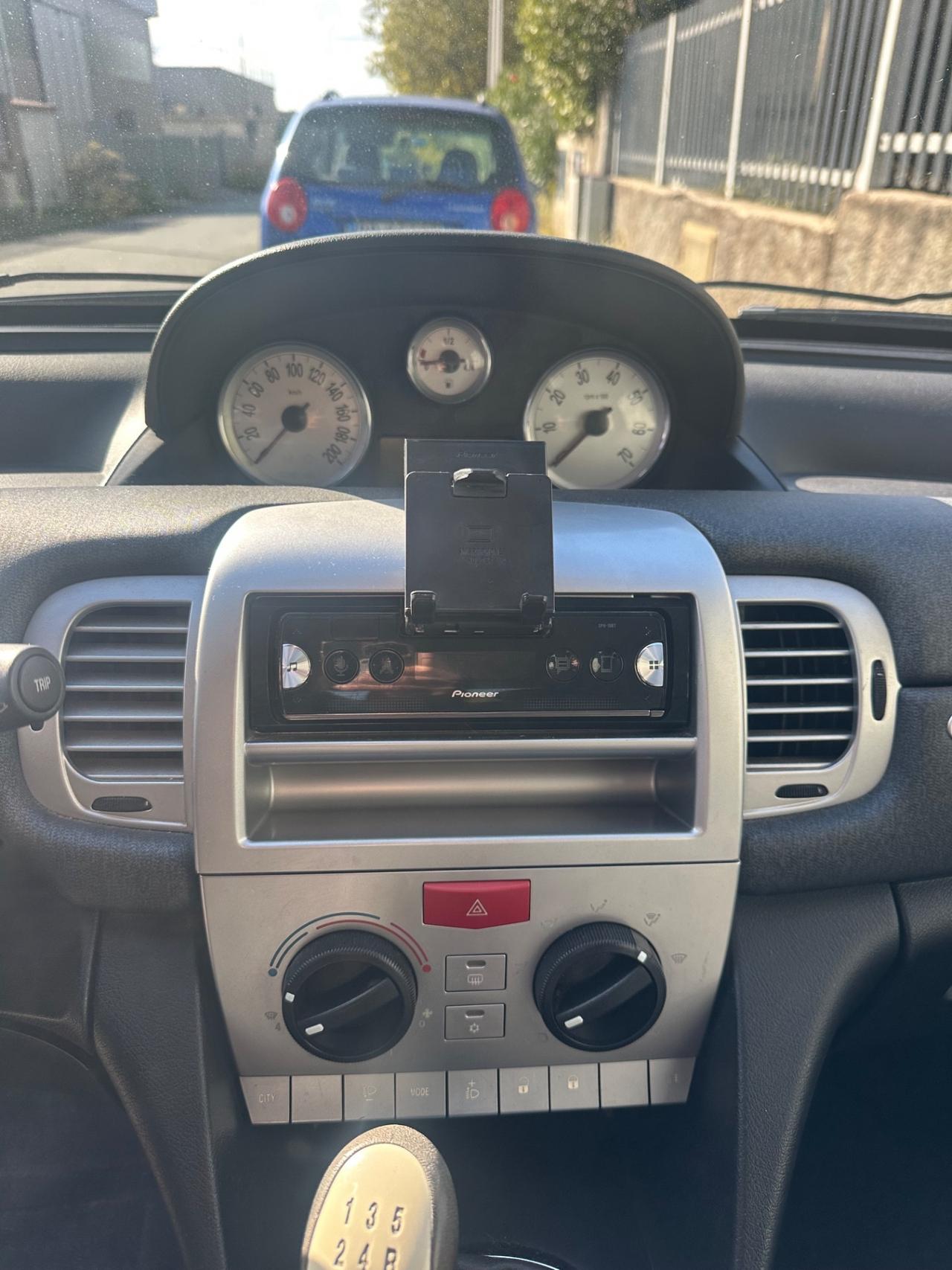 Lancia Ypsilon 1.3 MJT 75 CV Platino