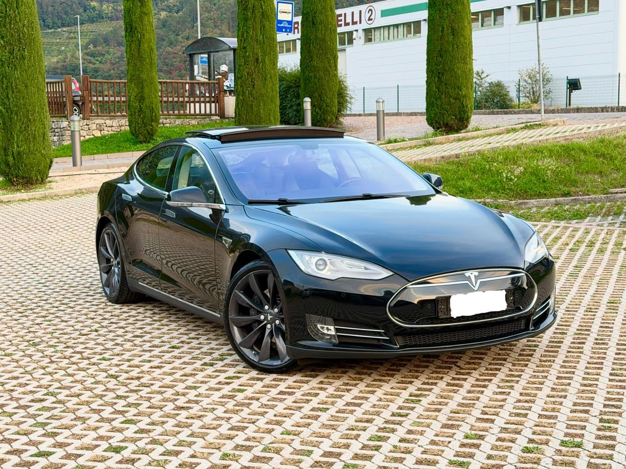 Tesla Model S P85 ,,RICARICA SC01 GRATIS A VITA”