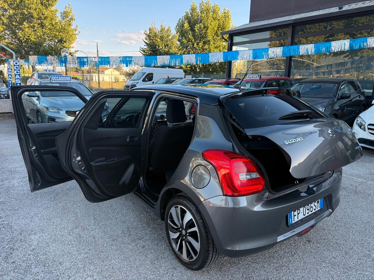 "UNA CHICCA" Suzuki Swift 1.2 Hybrid Top + GPL