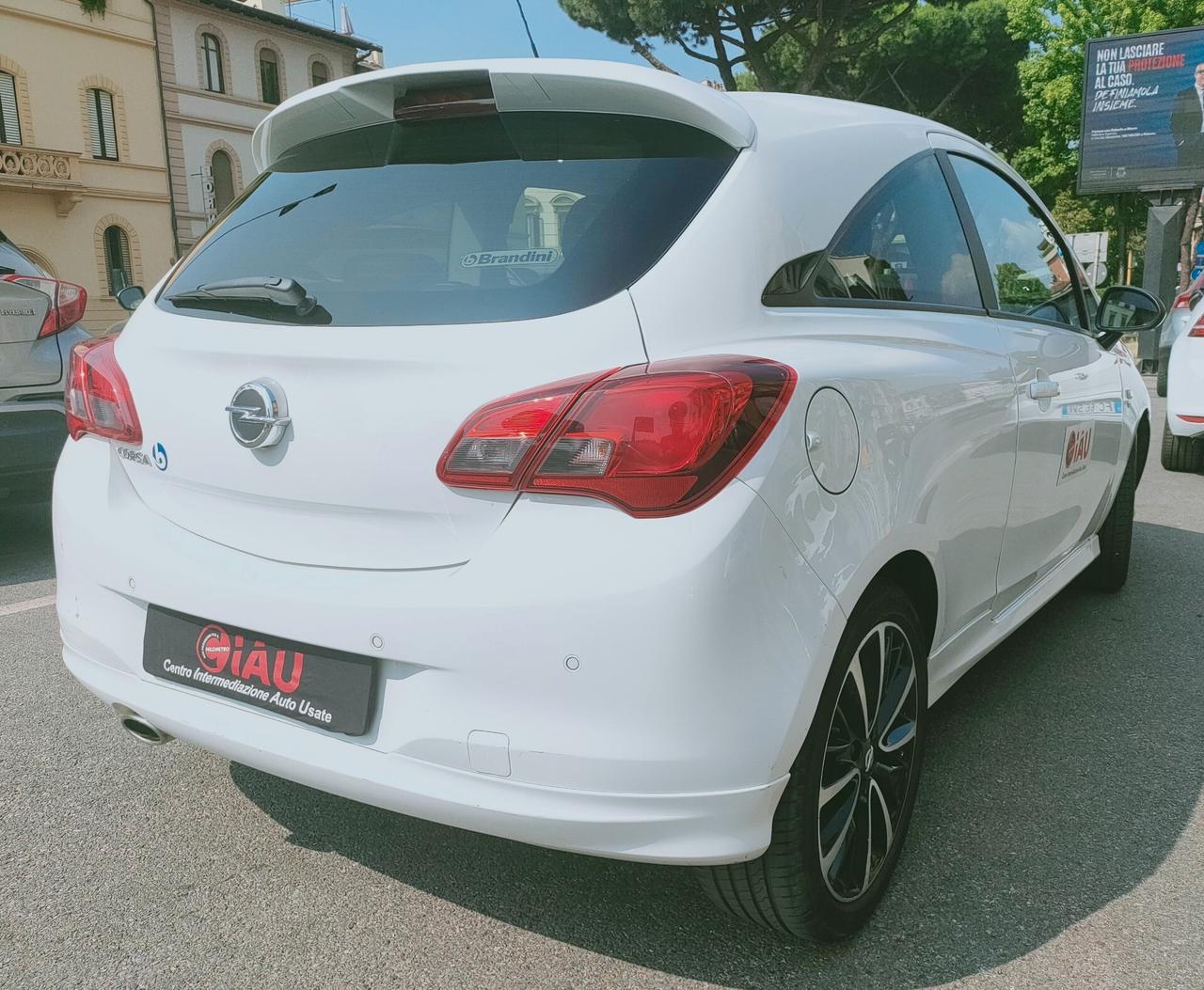 Opel Corsa 1.2 Coupé b-Color Neopatentati