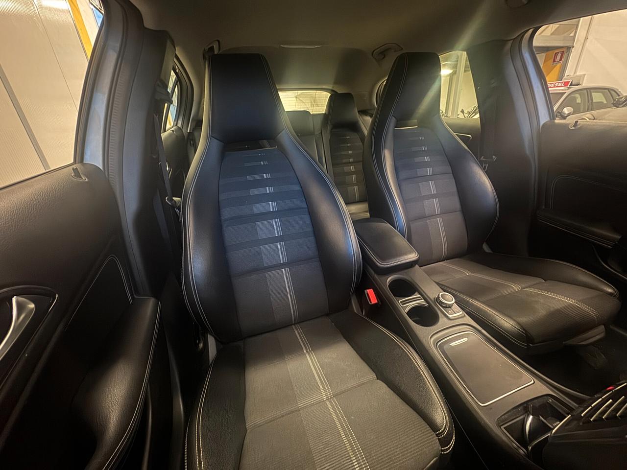 Mercedes-Benz GLA 180 180 d Sport auto UNICO PROPRIETARIO