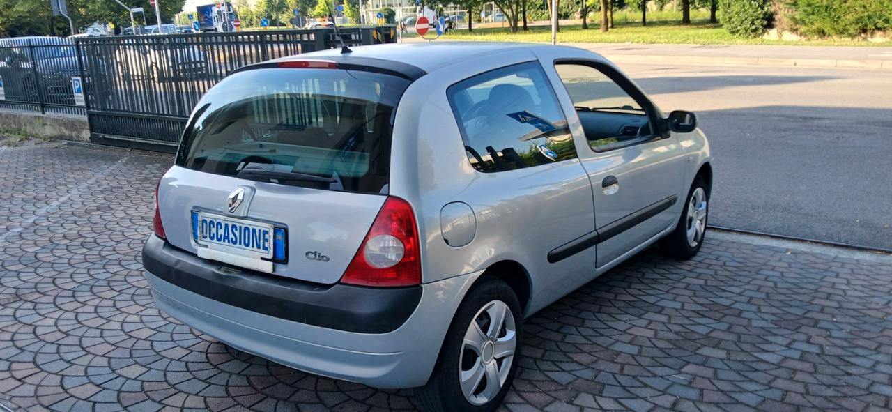 Renault Clio 1.1 benzina neopatentati