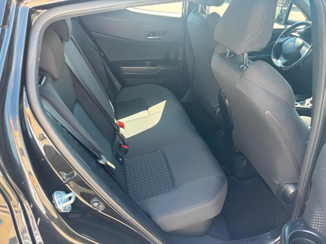 Toyota C-HR 1.8 Hybrid E-CVT Business