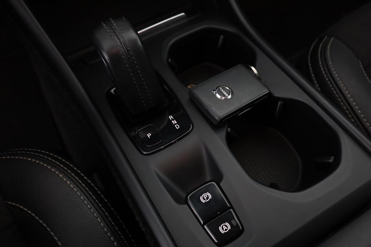 VOLVO XC40 (2017--->) XC40 T4 AWD Geartronic Momentum