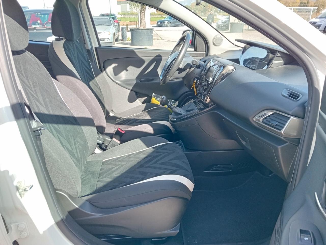 Lancia Ypsilon 1.2 69 CV 5 porte Gold 5 posti