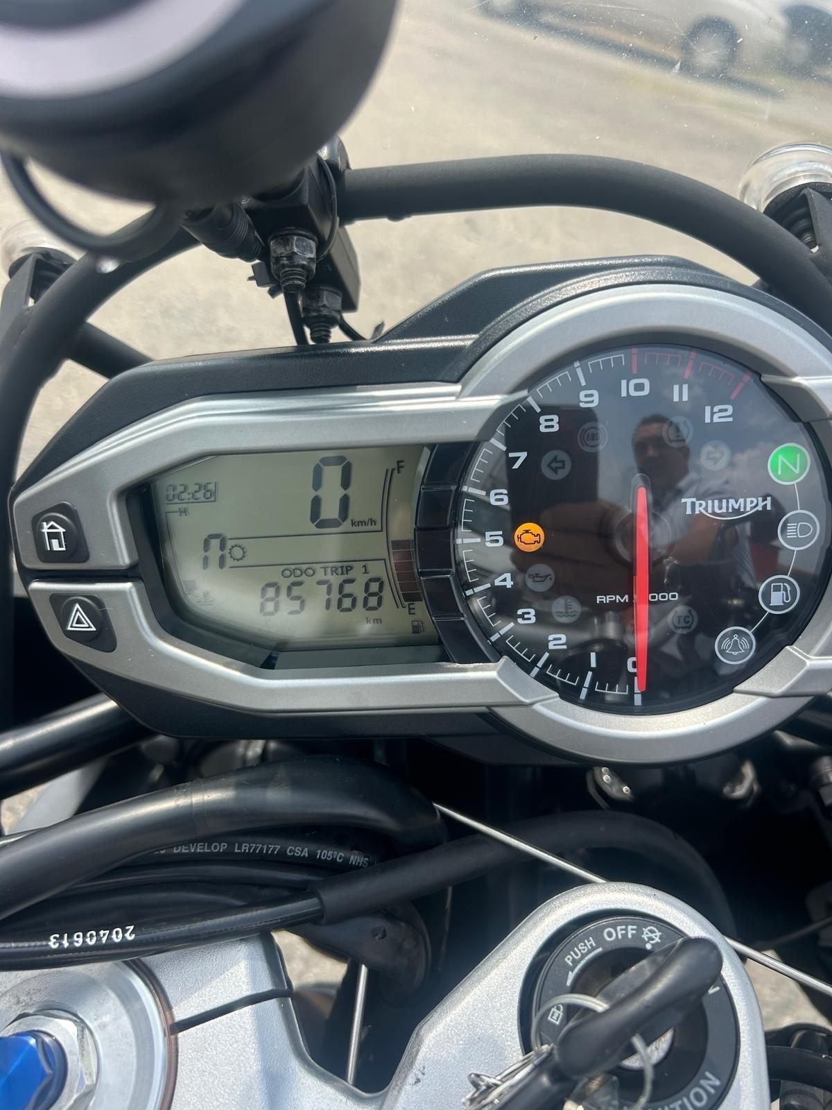 903 Triumph explorer 1200 del 2015 in saldo