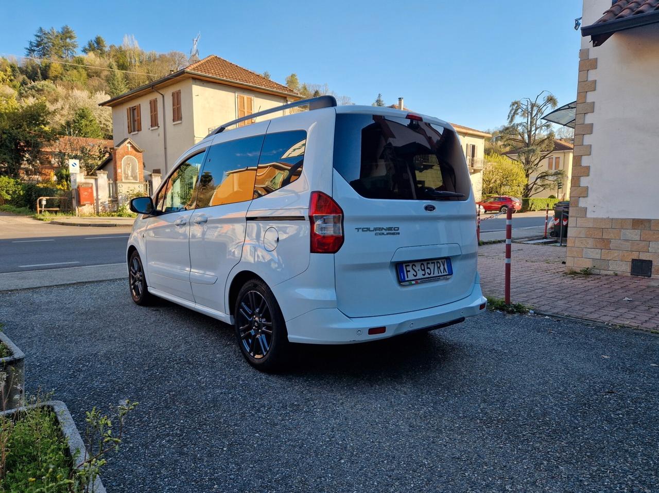 Ford Tourneo Courier 1.0 100CV "41.500 km" Carplay, Sensori post., Navi