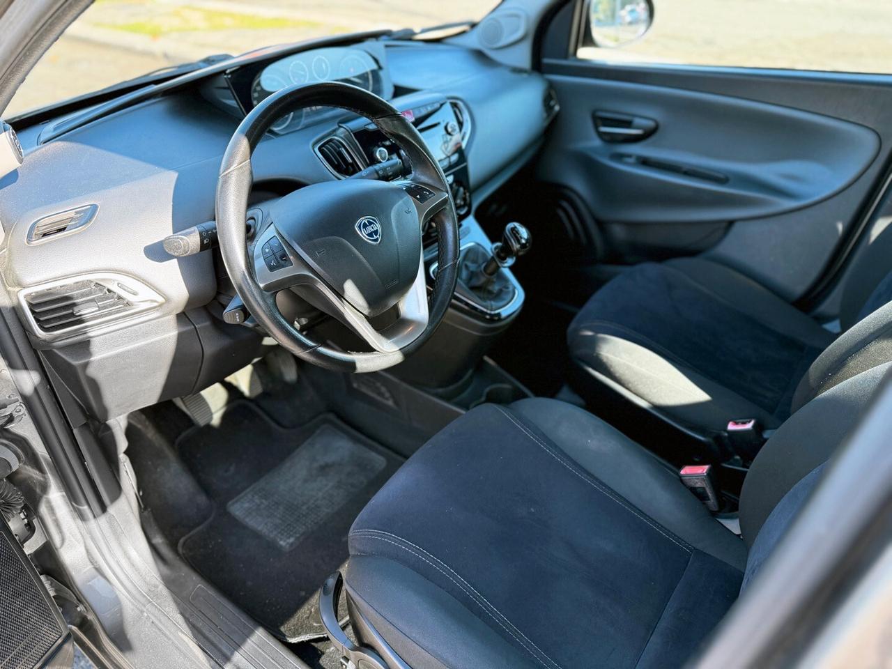 Lancia Ypsilon 1.2 benz. 69 CV 5 porte S&S Gold E6b *UNIPRO* - 2014 GARANZIA RATE PERMUTE