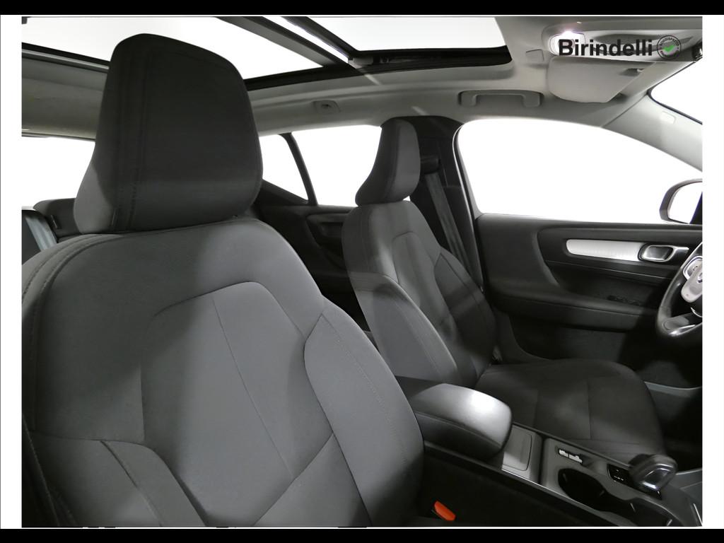 VOLVO XC40 (2017-->) - XC40 T3 Geartronic Momentum