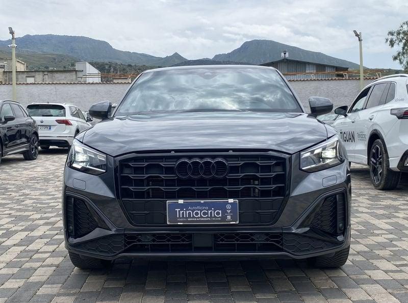 Audi Q2 S Line interno ed esterno 2.0 TDI 150CV s-tronic 35