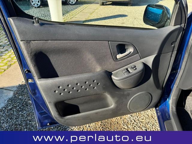 TOYOTA Yaris Verso 1.3i 16V cat Luna '03