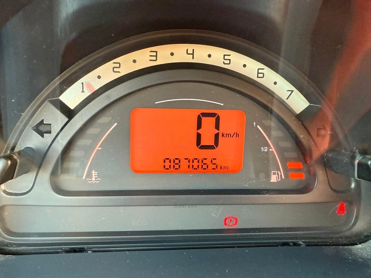 Citroen C2 1.1 87.000 KM CLIMA