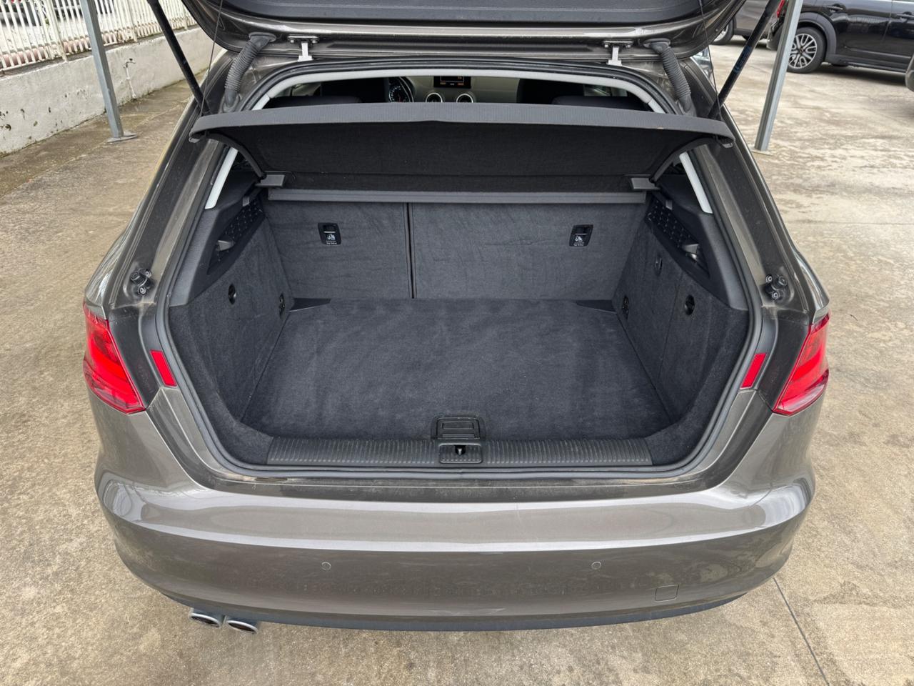 AUDI A3 2.0 TDI S TRONIC DESIGN