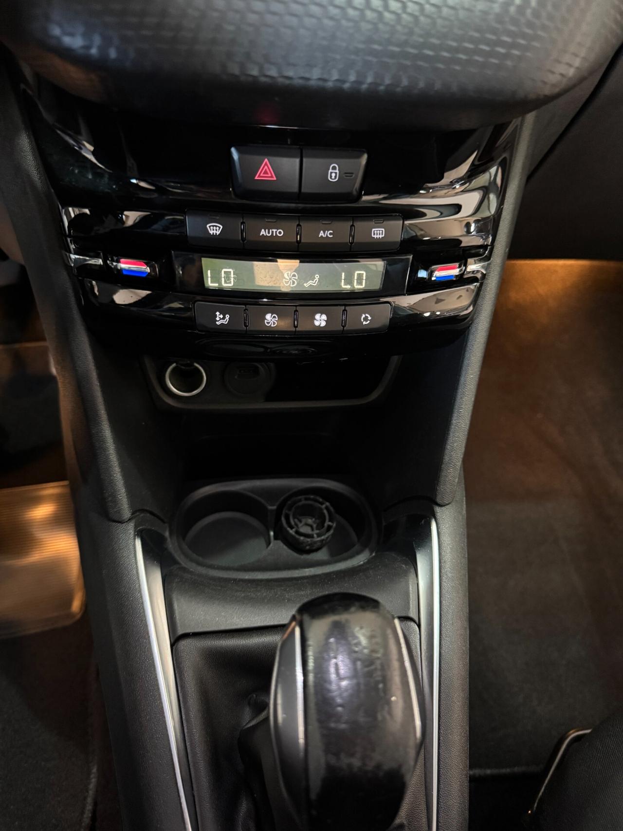 Peugeot 208 1.2 cc. GPL 82 cv. Allure NAVIGATORE