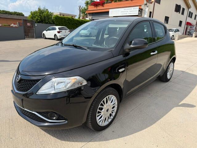 Lancia Ypsilon 1.2 69 CV 5 porte Gold