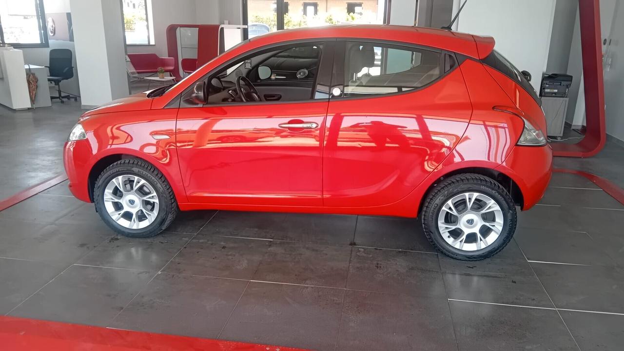 Lancia Ypsilon 0.9 TwinAir 85 CV 5 porte Metano Ecochic Silver