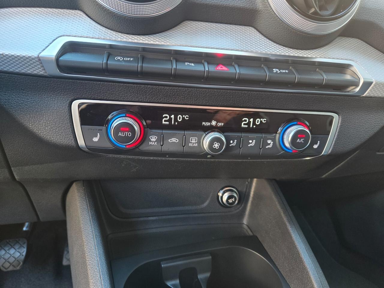 Audi Q2 30 TDI IDENTITY BLACK