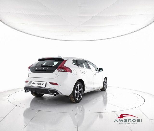 VOLVO V40 D4 Geartronic R-design Momentum