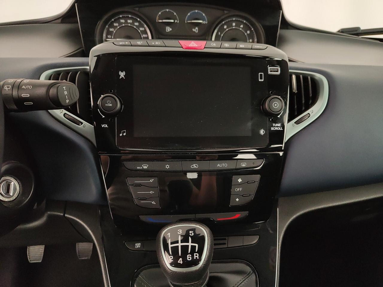 Lancia Ypsilon 1.0 FireFly 5 porte S&S Hybrid Platino