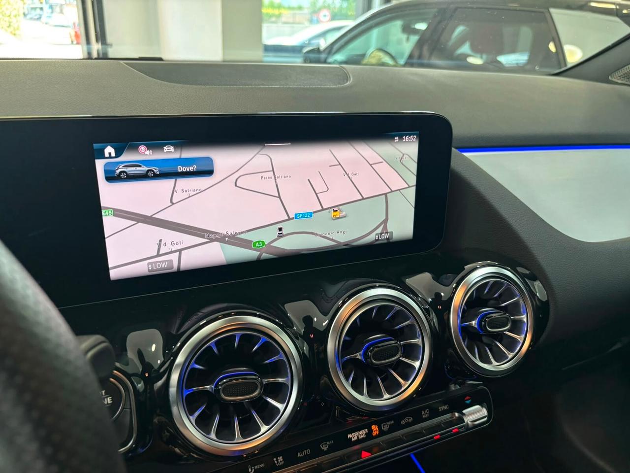 MERCEDES-BENZ GLA 200D PREMIUM AMG NIGH-LED